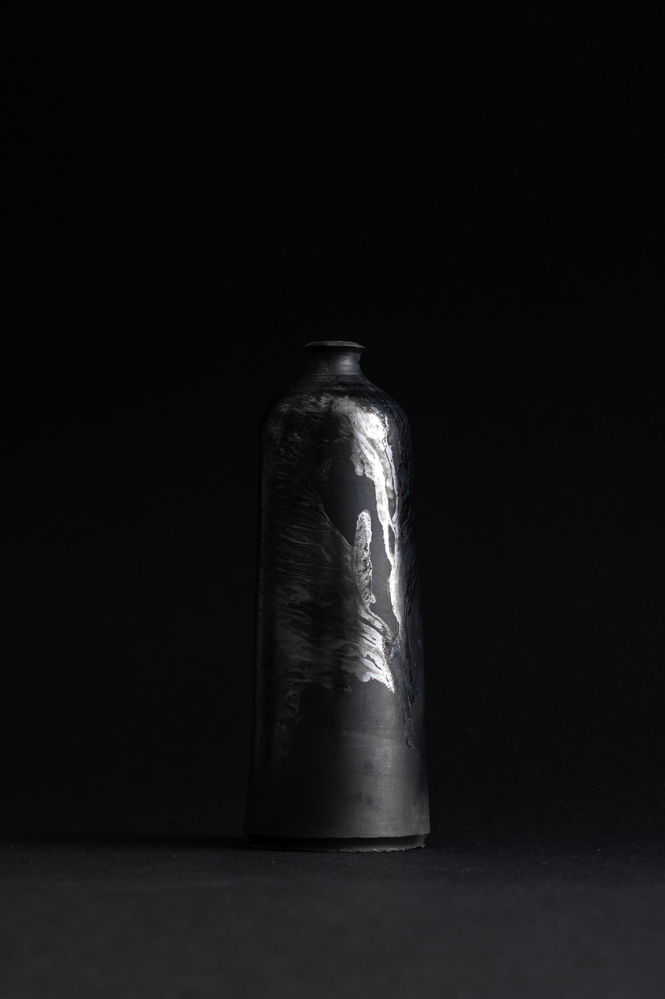 bucchero etrusco _ bottle